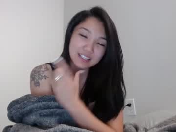 girl
        london_tipton cam image #2371403