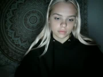girl
        cindyloulou1 cam image #3072411