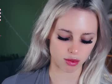 girl
        audreycarvin cam image #5947507