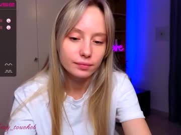 girl
        callme_star cam image #1215365