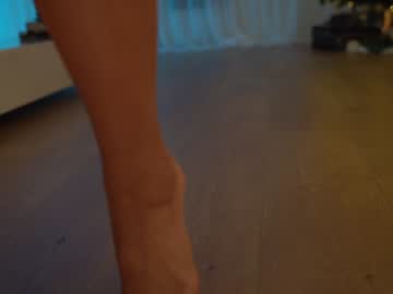 girl
        lace___ cam image #2986812