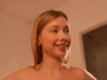 girl
        april_blush cam image #6209434