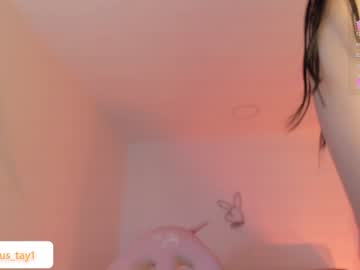 girl
        venus_tay1 cam image #4058129