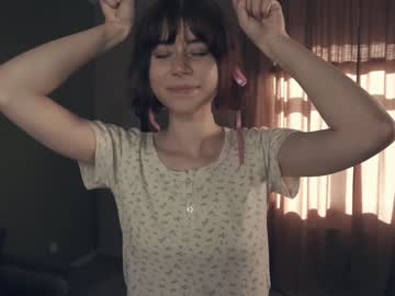 girl
        meghanash cam image #4024042