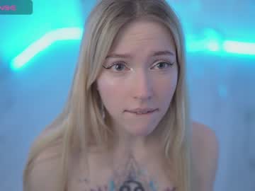 girl
        my_stella cam image #3725524