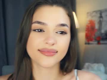 girl
        zarabeamer cam image #6761832