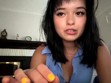 girl
        sarah_heart_aus cam image #6063495