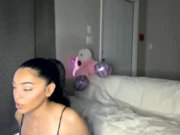 girl
        dreamy_gabriella01 cam image #5566398