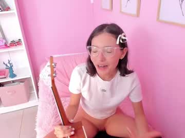 girl
        little_effy18_ cam image #6878811