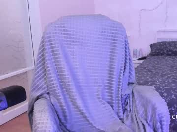 girl
        shesnotuwu cam image #6412329
