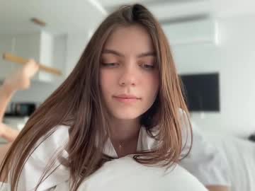 girl
        kattyyy_catt cam image #6658469