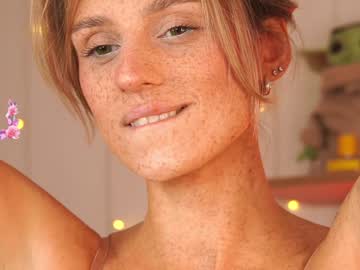 girl
        artease cam image #5494184