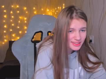 girl
        kylie_mine cam image #185083