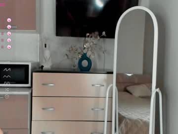 girl
        mariemelons cam image #3237015