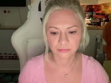 girl
        kiradivine cam image #1095638
