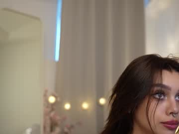 girl
        karina_amiri cam image #4807983
