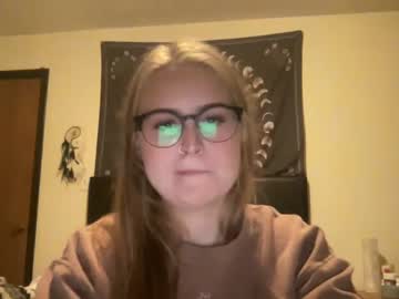 girl
        sarahmartin420 cam image #1852273