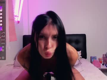 girl
        yumi_uwu cam image #1493210