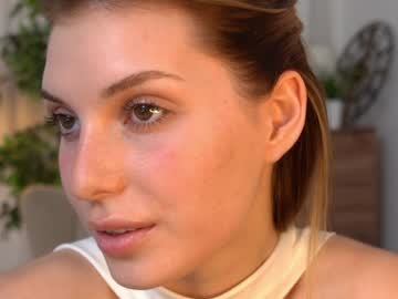 girl
        refined_style cam image #5250785