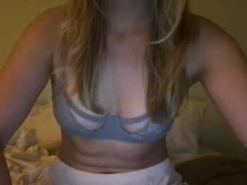 girl
        blondegirlog1 cam image #3712125