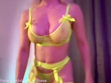girl
        victoriahillova cam image #5221208