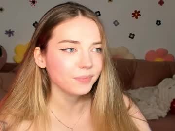 girl
        thisisamelia cam image #6582451