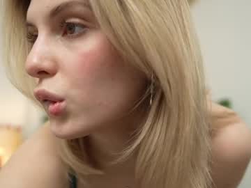 girl
        refined_style cam image #6223382