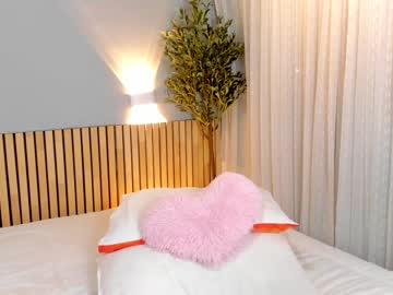girl
        little_effy18 cam image #4206349