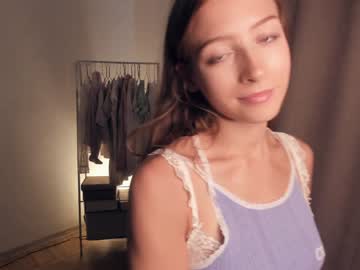 girl
        wave_of_happy_ cam image #2723033