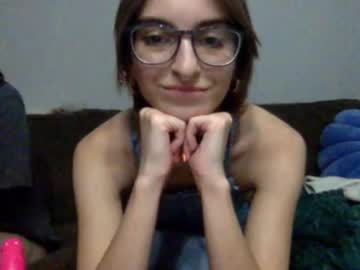 girl
        brattyashie cam image #4982705