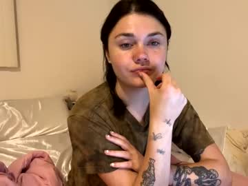 girl
        cassidyyqueen cam image #1638220