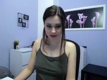 girl
        camille_iam cam image #618921