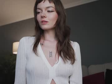 girl
        auddicted cam image #1475246