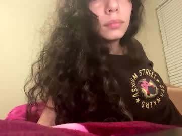 girl
        prettybabybrat cam image #5371180