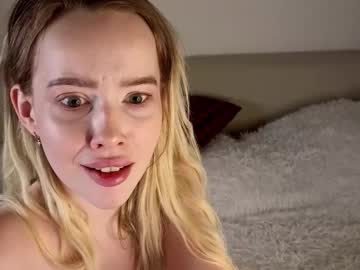 girl
        mother__of__dragons cam image #6491725