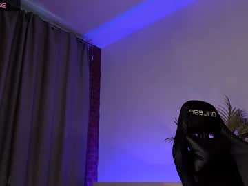 couple
        alice_leey cam image #4777432