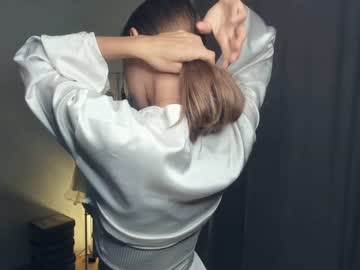 girl
        wave_of_happy_ cam image #2628555
