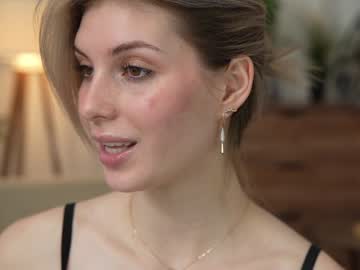 girl
        refined_style cam image #5671552