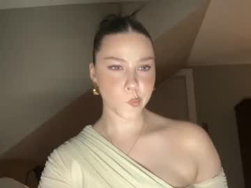 girl
        novavangogh cam image #2937873