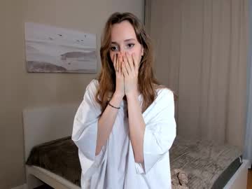 girl
        noreenbardon cam image #5365533