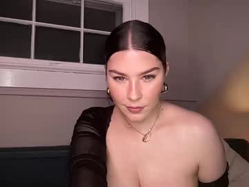 girl
        novavangogh cam image #5963223