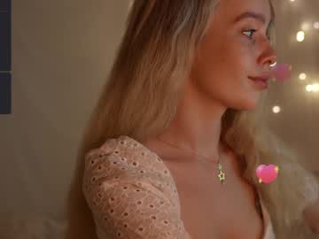 girl
        mother__of__dragons cam image #4328750