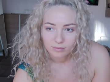 girl
        antonia_shine cam image #2559663