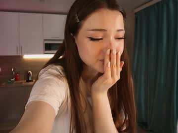 girl
        uw_wu cam image #2803804