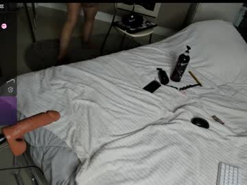 girl
        little_angell_ cam image #3108452