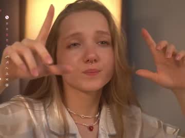 girl
        lyly_bambi cam image #5683834