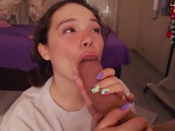 girl
        chery_lady22 cam image #1487078