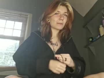 girl
        lizzyylovesick cam image #5265460