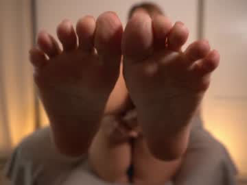 girl
        ellinrose cam image #6826371