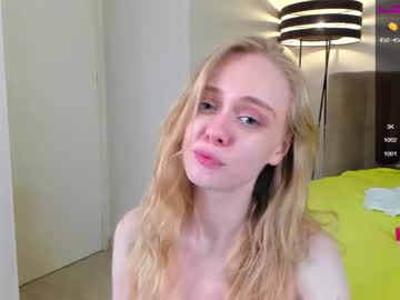 girl
        skyspanker cam image #858589